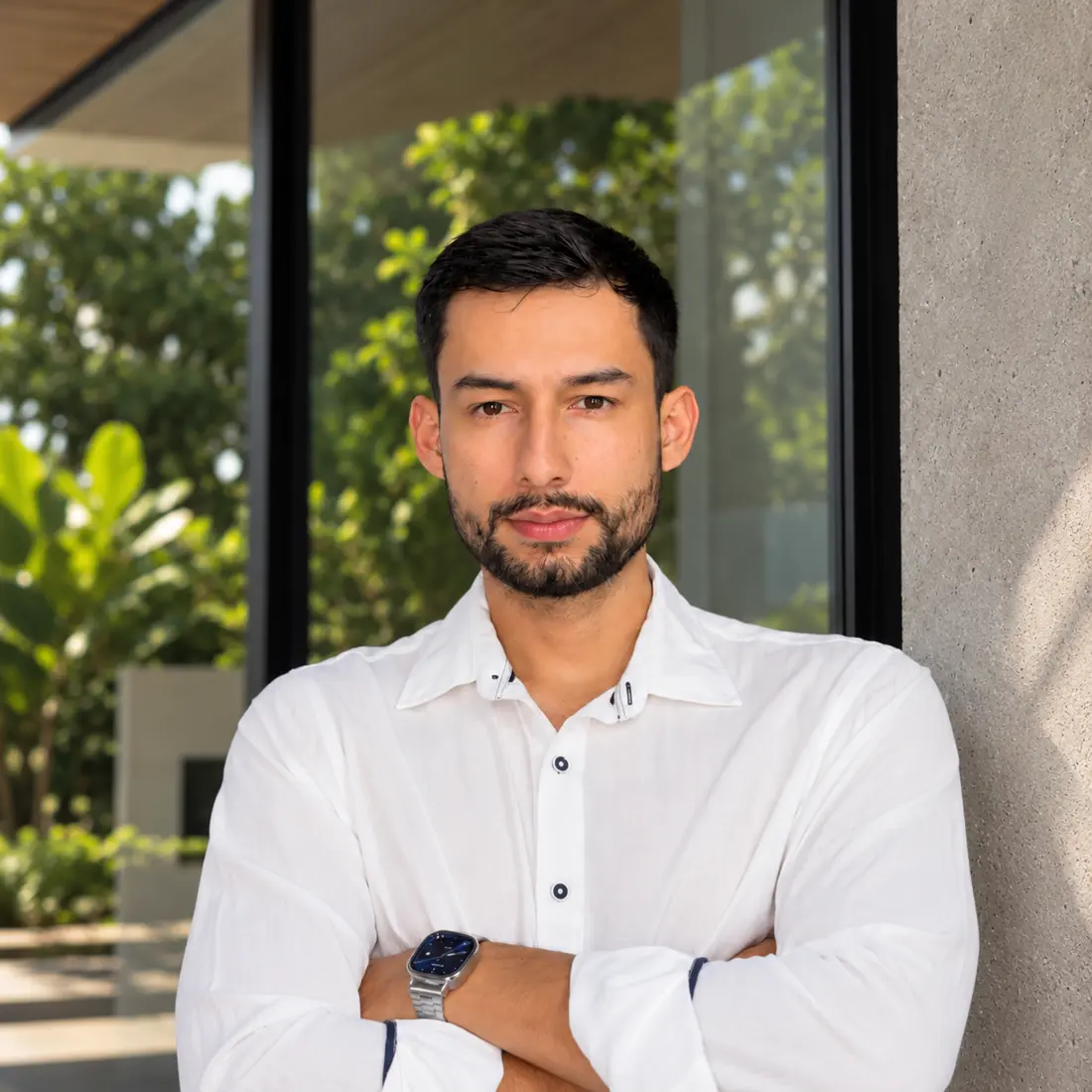 Retrato profesional de Jonathan Steven Velásquez Vinasco, fundador de Coexist Arquitectura